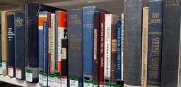 Jaspers-Bücher im Freihandbestand einer Universitätsbibliothek (Marburg/L.)